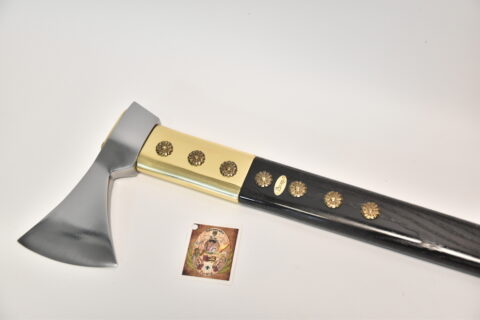 Bačovská valaška pastierska oceľová, zdobenie: kované ozdoby, oplechovanie, farba: čierna + Kožené puzdro na čepeľ