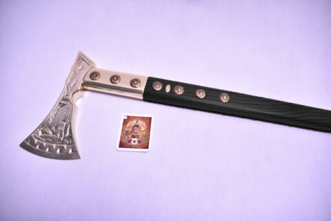 Starostovská valaška mosadzná, zdobenie: hĺbkový reliéf, kované ozdoby, oplechovanie, farba: čierna