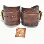 Jednoprackový zápästník, zdobenie: ražba, farba: hnedá