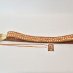 Opasok dvakrát opásavý, zdobenie: hĺbková ražba + kov. ozdoby, farba: prírodná