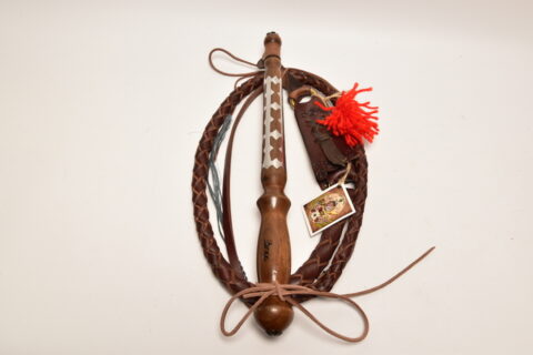 Bič honelnícky malý, dĺžka: 1,9-2,1m, farba: hnedá, rúčka: drevená, zdobená cín+striebro